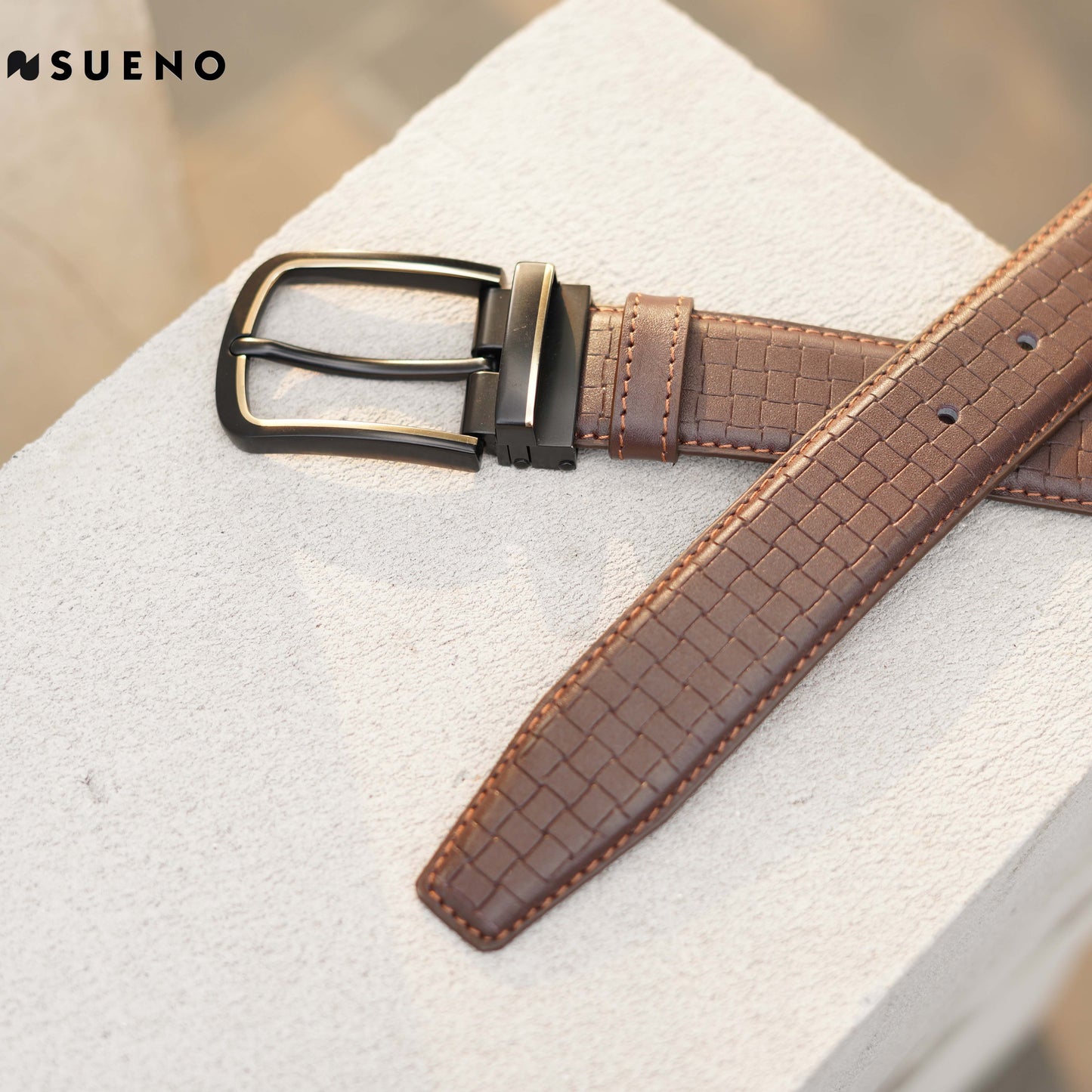 Men's Signture Leather Belt.