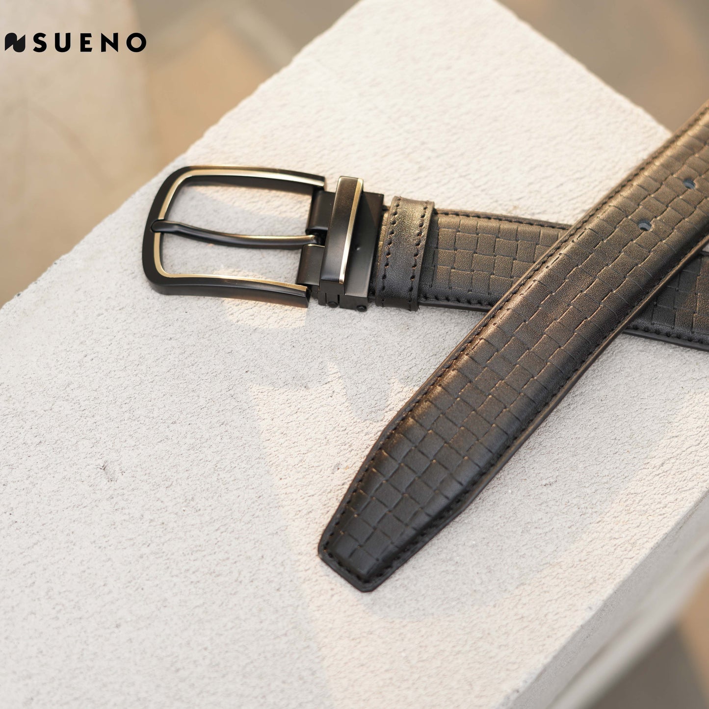 Men's Signture Leather Belt.