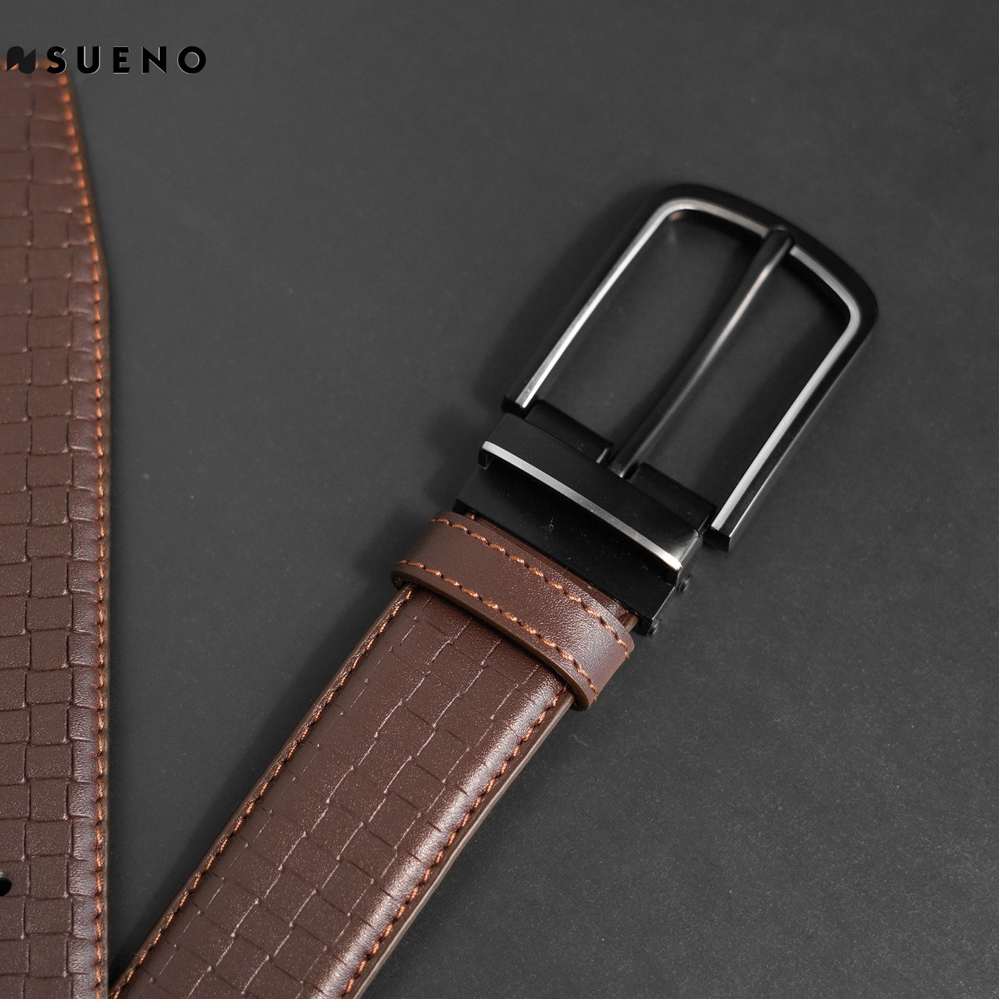 Men's Signture Leather Belt.