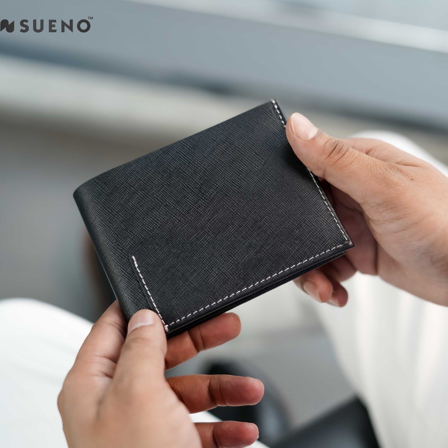 Prestige Bi-Fold Wallet with Detachable Card Holder