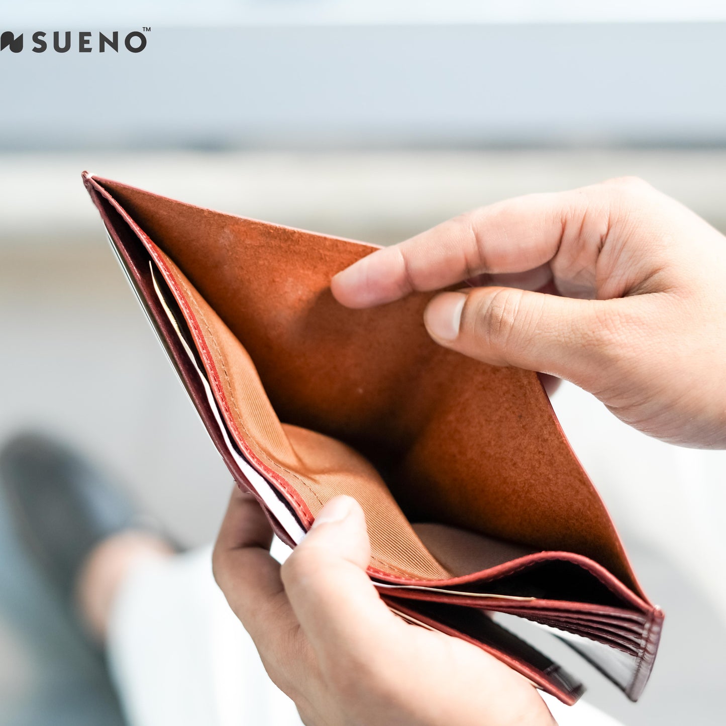 Prestige Bi-Fold Wallet with Detachable Card Holder